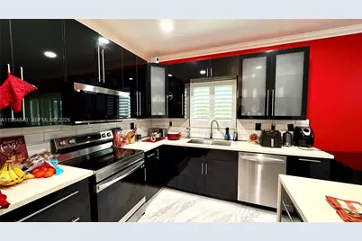 7500 NW 19th Dr, Pembroke Pines, FL 33024 - Photo 10