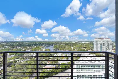 307 SW 5th St #2013, Fort Lauderdale, FL 33315 - Photo 2