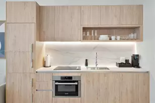 11 NE 6th St, Miami, FL 33132 - Photo 4