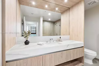 11 NE 6th St #1805, Miami, FL 33132 - Photo 14