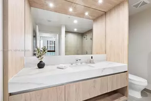 11 NE 6th St, Miami, FL 33132 - Photo 14