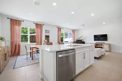 1628 Myrtle Oak Ter, Hollywood, FL 33021 - Photo 6