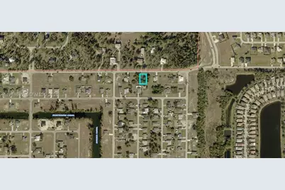 614 Jacaranda Pkwy E, Cape Coral, FL 33909 - Photo 4