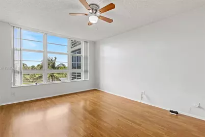 3970 Oaks Clubhouse Dr #407, Pompano Beach, FL 33069 - Photo 10