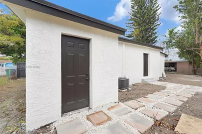 1830 NW 135th St, Miami, FL 33167 - Photo 32