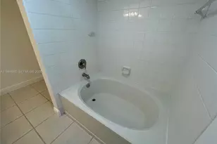 140 SW 117th Ave, Pembroke Pines, FL 33025 - Photo 10