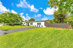 11640 SW 99th Ct, Miami, FL 33176 - Photo 2