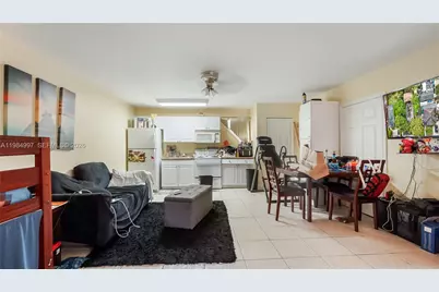 898 NE 39th St, Oakland Park, FL 33334 - Photo 12