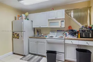 898 NE 39th St, Oakland Park, FL 33334 - Photo 12