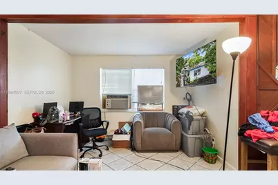 898 NE 39th St, Oakland Park, FL 33334 - Photo 16