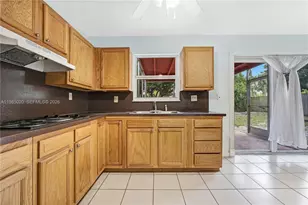 340 SE 4th St, Deerfield Beach, FL 33441 - Photo 14