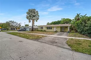 340 SE 4th St, Deerfield Beach, FL 33441 - Photo 2