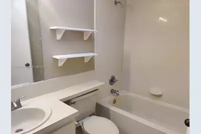 8290 Lake Dr #509, Doral, FL 33166 - Photo 10