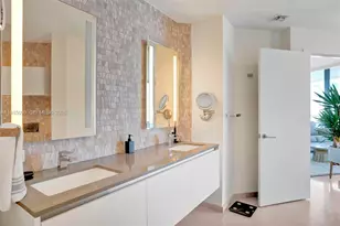 88 SW 7th St, Miami, FL 33130 - Photo 14