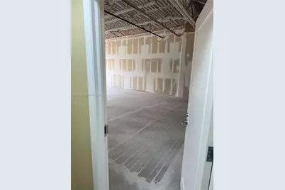 925 NE 30th Ter #312, Homestead, FL 33033 - Photo 6