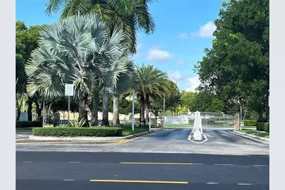 15686 NW 12th Mnr #15686, Pembroke Pines, FL 33028 - Photo 2