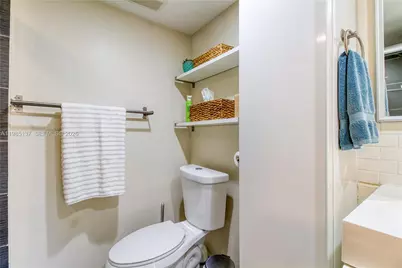 3095 N Oakland Forest Dr #104, Oakland Park, FL 33309 - Photo 18