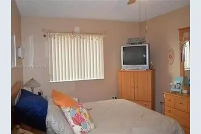 5920 York Ln, Davie, FL 33331 - Photo 12