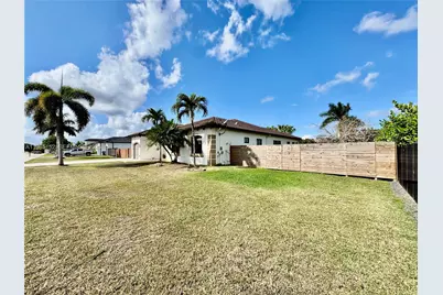 20449 SW 328th St, Homestead, FL 33030 - Photo 6