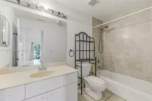 3916 SW 48th Ave, Pembroke Park, FL 33023 - Photo 18