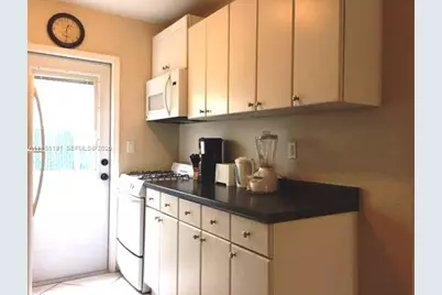 7315 Byron Ave #6, Miami Beach, FL 33141 - Photo 4