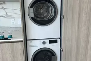 77 SE 5th St, Miami, FL 33131 - Photo 12