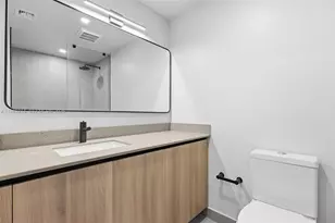 121 NE 5th St, Miami, FL 33132 - Photo 12