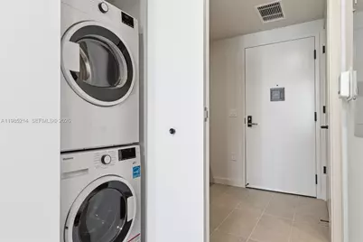 121 NE 5th St #3711, Miami, FL 33132 - Photo 16