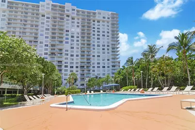 2801 NE 183rd St #912W, Aventura, FL 33160 - Photo 2