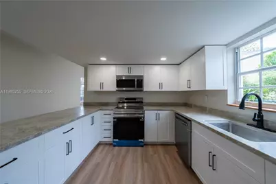 370 Flagami Blvd, Miami, FL 33144 - Photo 2
