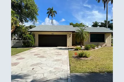633 NE 2nd St, Dania Beach, FL 33004 - Photo 1