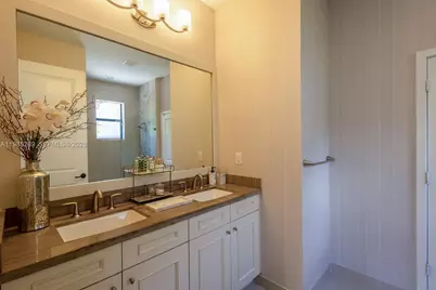 9602 W 35th Ln #0, Hialeah, FL 33018 - Photo 10