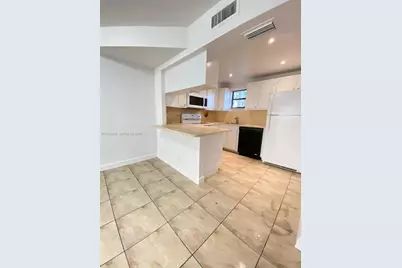 8290 Lake Dr #449, Doral, FL 33166 - Photo 2