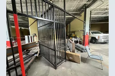 611 NW 11th St, Miami, FL 33136 - Photo 12