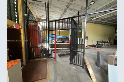 611 NW 11th St, Miami, FL 33136 - Photo 10