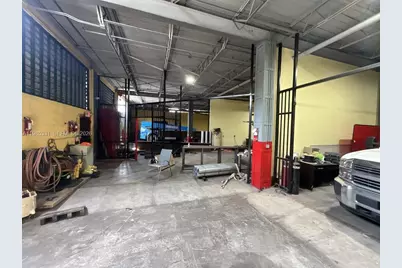 611 NW 11th St, Miami, FL 33136 - Photo 14