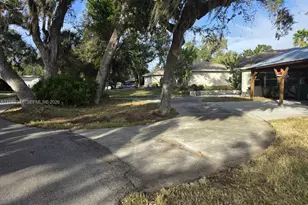 3661 Bernice Ln, Sarasota, FL 34238 - Photo 2