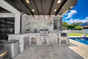 1550 SW 89th Ct, Miami, FL 33174 - Photo 44