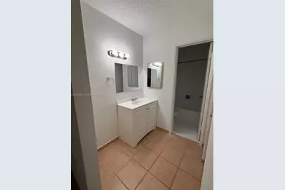 425 W Park Dr #9, Miami, FL 33172 - Photo 12