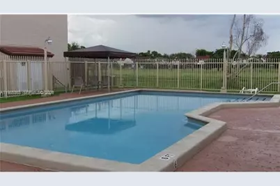 425 W Park Dr #9, Miami, FL 33172 - Photo 4