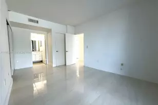 540 Brickell Key Dr, Miami, FL 33131 - Photo 8
