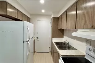 1408 Brickell Bay Dr, Miami, FL 33131 - Photo 10