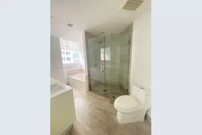 1300 Brickell Bay Dr #1903, Miami, FL 33131 - Photo 4