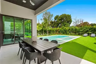 245 NE 116th St, Miami, FL 33161 - Photo 10