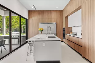 245 NE 116th St, Miami, FL 33161 - Photo 14