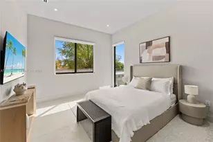 245 NE 116th St, Miami, FL 33161 - Photo 32