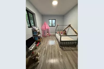 440 E 37th St, Hialeah, FL 33013 - Photo 14