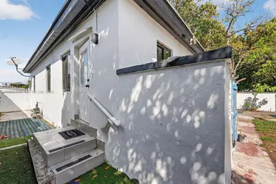 440 E 37th St, Hialeah, FL 33013 - Photo 12