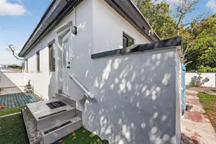 440 E 37th St, Hialeah, FL 33013 - Photo 12