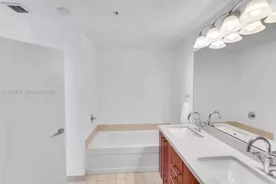 79 SW 12th St #1210, Miami, FL 33130 - Photo 14